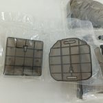 袋に入ったディスプレイスタンドの台座と支柱
