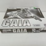 外箱を斜めから写した正面と側面