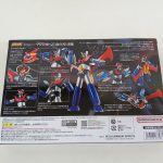 外箱の裏面。ジェットパイルダーやアイアンカッターなど付属パーツの写真と説明、バーコード
