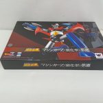 外箱の正面を斜めから写した写真