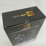 外箱の上面と背面の角。50thマークとVOLTES Vのロゴ