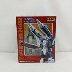 外箱の正面。『SDF-1 マクロス(TV ver.)』のロゴと強攻型の写真