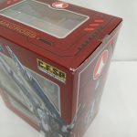 外箱の角を斜め上から写したところ。『C.F.SP』のロゴ