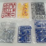 袋に入った赤・黄・灰・青のランナー