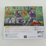 外箱の背面。フィギュアの写真と注意書き、バーコード