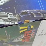 外箱の側面を近くから写したところ。ロボットの絵とロゴ