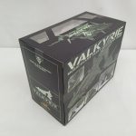 外箱を斜め上から写した写真。側面のVALKYRIEのロゴ