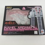 外箱の正面。窓からネェル・アーガマが見え、『NAHEL ARGAMA Re.』のロゴ