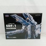 外箱の正面。『1/3000 完全変形 SDF-1 MACROSS』の文字と艦の絵