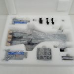 発泡材のトレイに収まった本体と各パーツ