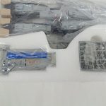 袋に入った本体、空母型パーツ、ランナー