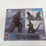 外箱の裏面。ゴジラの写真と可動の紹介