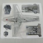 発泡トレーに入ったガルーダと各パーツ
