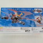 外箱の背面。マジンガーXとジェットスクランダーの写真、表示欄とバーコード
