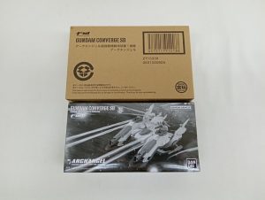 輸送箱と外箱を重ねて置いたもの