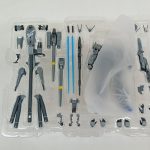 ブリスターに収まった武器、手首、換装パーツ