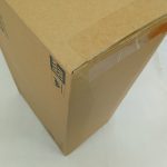 輸送箱の角を斜めから写したところ