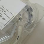 ブリスターの中の本体と注意書きを近くから写した写真