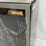 外箱の角を近くから写したところ。『DX超合金魂』のロゴ