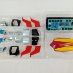 ブリスターに収まったパーツとコントローラー、ホバーパイルダー