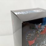 外箱の上面と側面の角