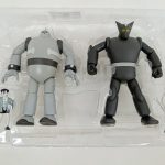 ブリスターに収まった鉄人28号とブラックオックス、人物フィギュア2体