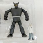 ブリスターのブラックオックスと人物フィギュアを近くから写した写真