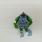 ケイブラファエロのフィギュアを背面から写した写真