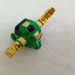緑と金色のパーツのアップ