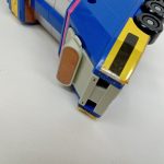 青い機体パーツの側面のアップ