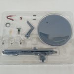 ブリスターに入った台座、支柱、武器などのパーツ