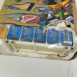 外箱の窓部分と発泡スチロールの内箱を近くから写したもの