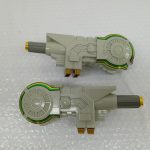 灰色のキャノンのパーツ2本を横向きに並べた写真