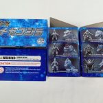 小箱の側面と底面。各メカゴジラの写真と名前、注意書き