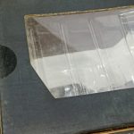 外箱の窓部分と箱の縁の拡大