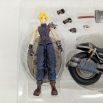 ブリスター内のクラウドのフィギュアと交換用の手の拡大