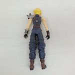 クラウドのフィギュアを背面から写した全身