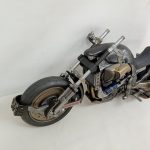 バイクを斜め前から写した写真