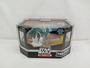 八角形の窓付きの箱の正面。STAR WARS Slave IとTRILOGY COLLECTIONのロゴ