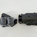 黒いホルダー類と透明な袋