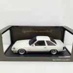ケース内の白いソアラの左側面。背面に『ignition model』の文字