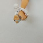 足元のアップ。白いボアの飾り