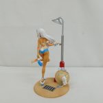 フィギュアを背面寄りの角度から