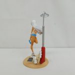 フィギュアを横から写した全身