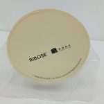 台座の裏面。「RIBOSE」とKURO GAMEのロゴ