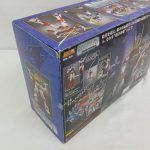 外箱を斜めから写した写真。側面の商品写真と説明文