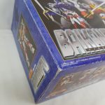 外箱の角を斜め上から写した写真。BAIKANFUのロゴ
