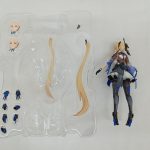 ブリスターの中のフィギュア本体と髪のパーツ、手首パーツ