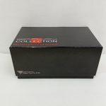 横から見た黒い外箱とMake Up Co.,Ltd.のロゴ