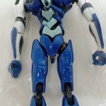 フィギュア本体の背中から脚にかけてのアップ